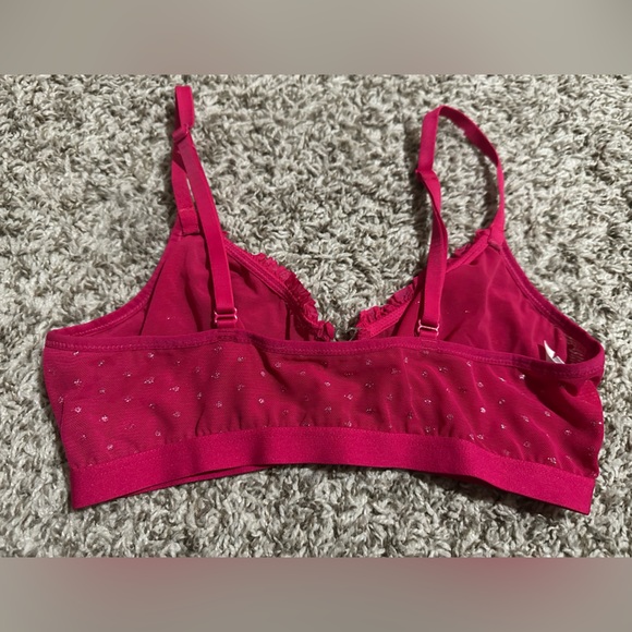 Colsie Shimmer Mesh Keyhole Bralette - Picture 4 of 5